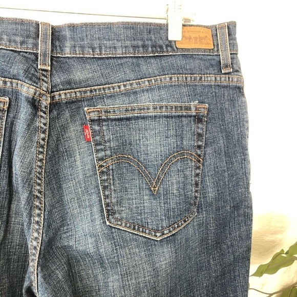 PLUS Levi’s Relaxed Boot Cut 550 Jeans - Picture 6 of 7
